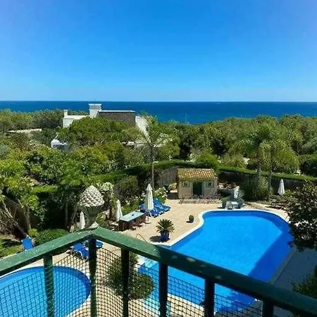 Seaview D'arens 아파트